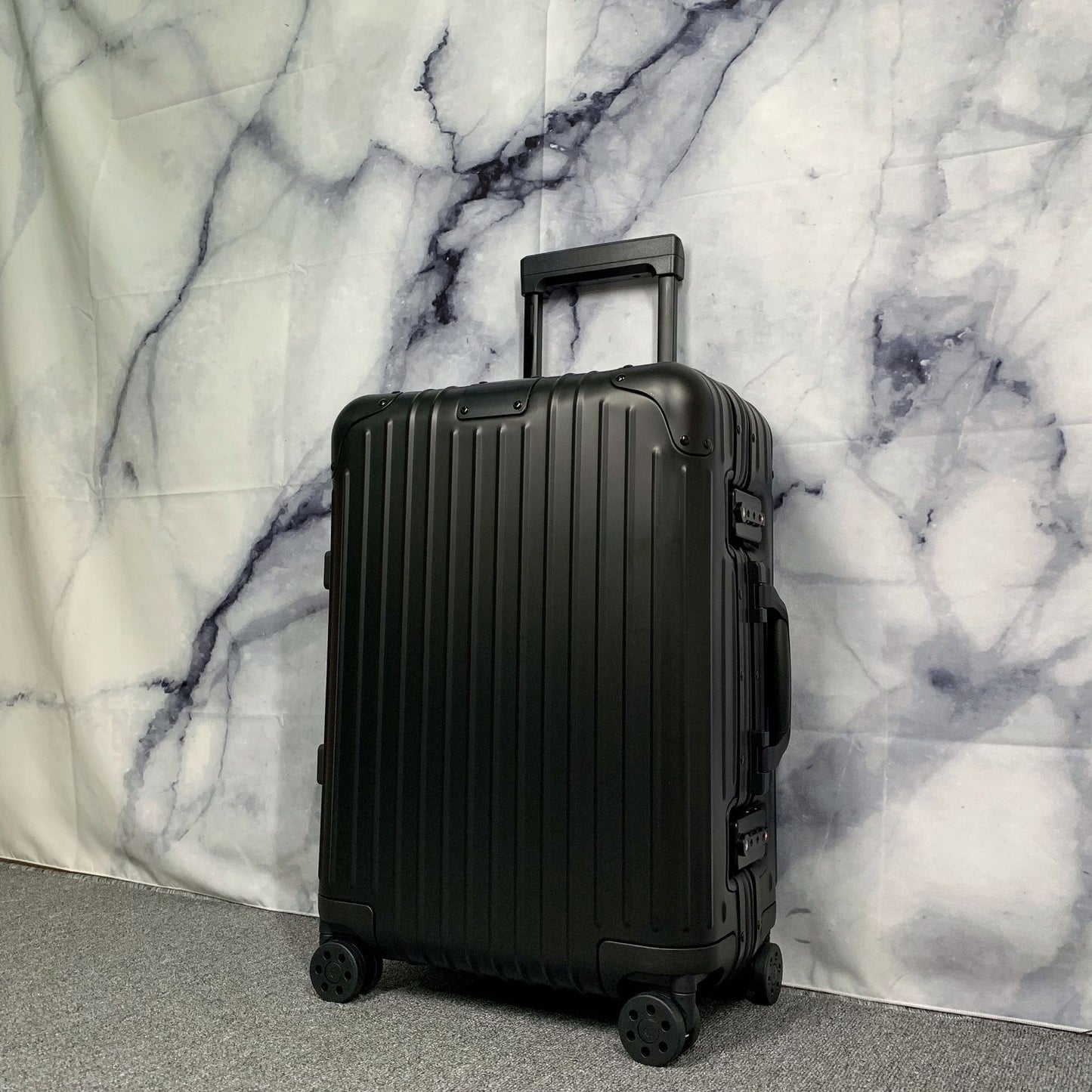 RIMOWA Classic Suitcase Black
