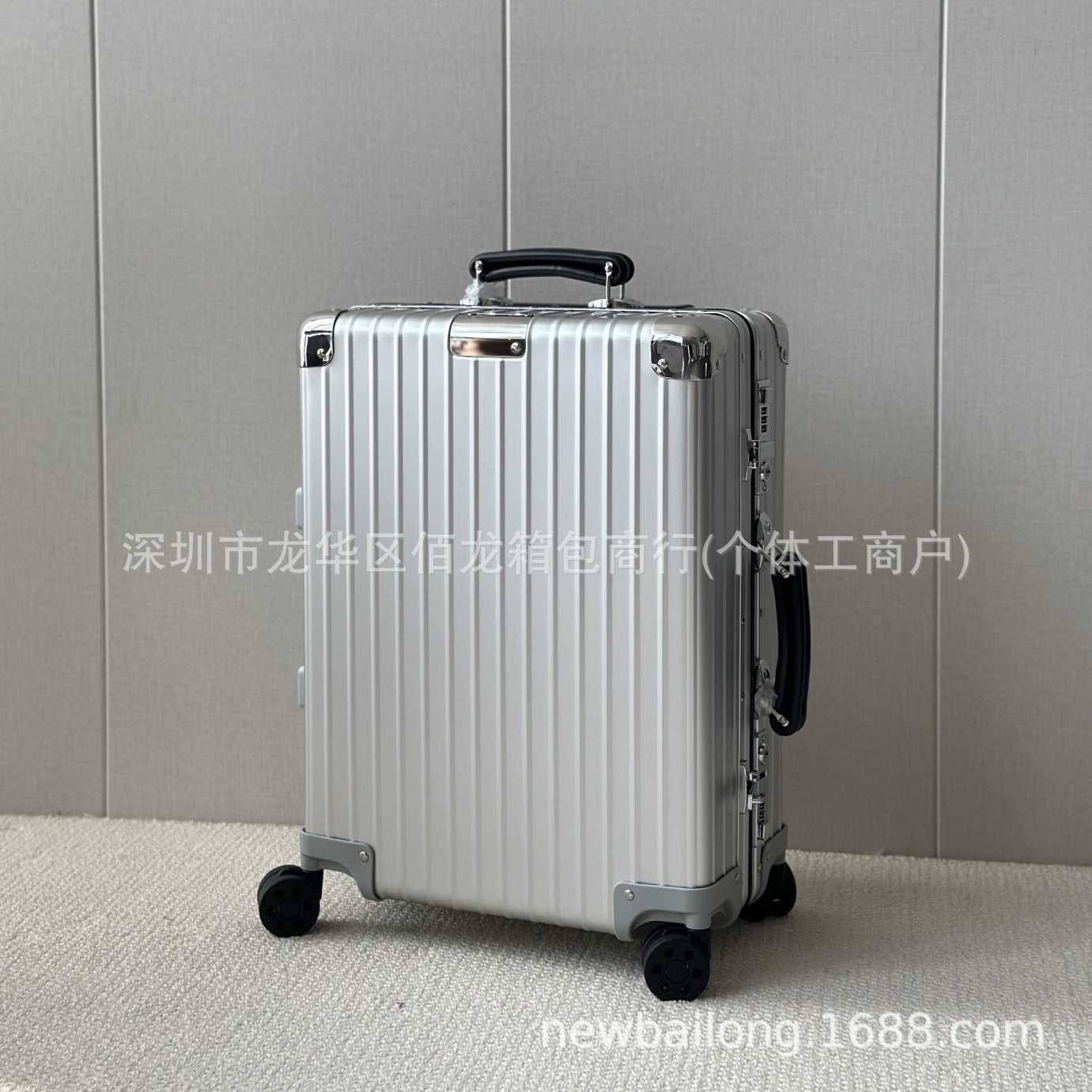 RIMOWA 973 Classic Suitcase Silver