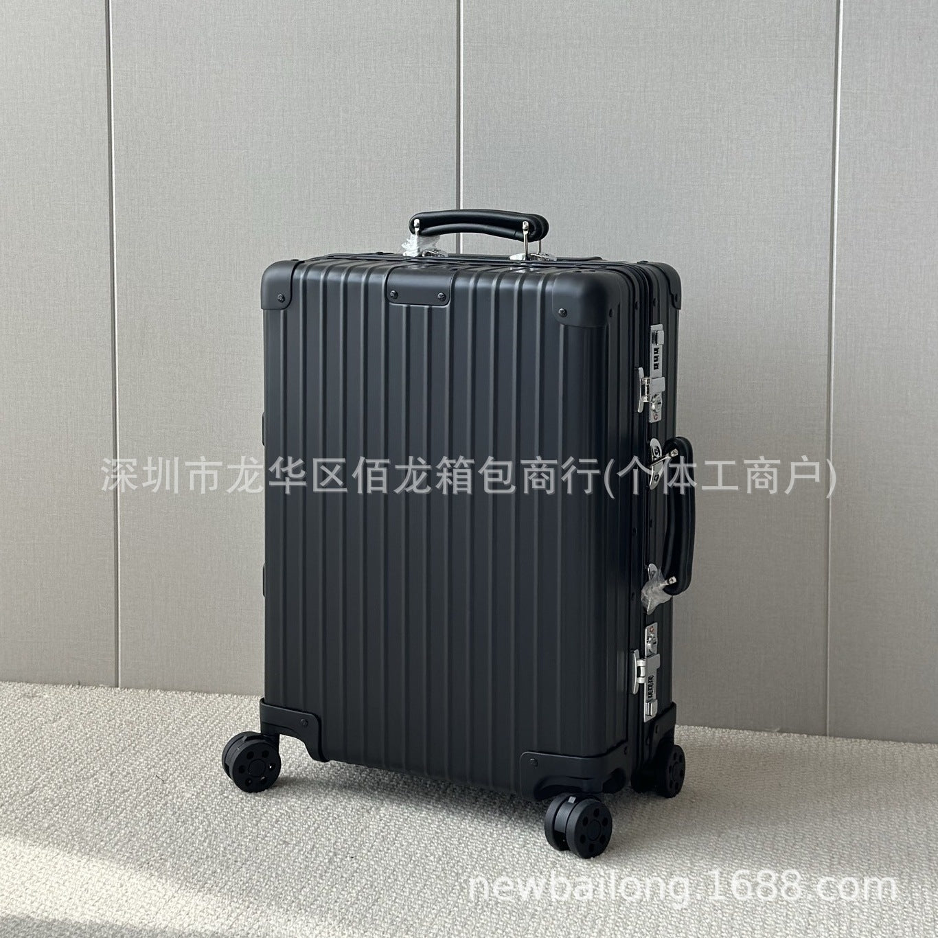 RIMOWA 973 Classic Suitcase Blsck