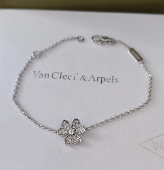 Van Cleef & Arpels 18kt Frivole Necklace
